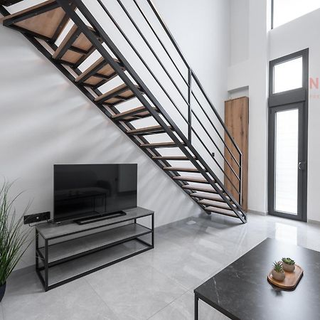 Railway Lofts, Nilie Hospitality Mgmt Apartment Thessaloníki Ngoại thất bức ảnh